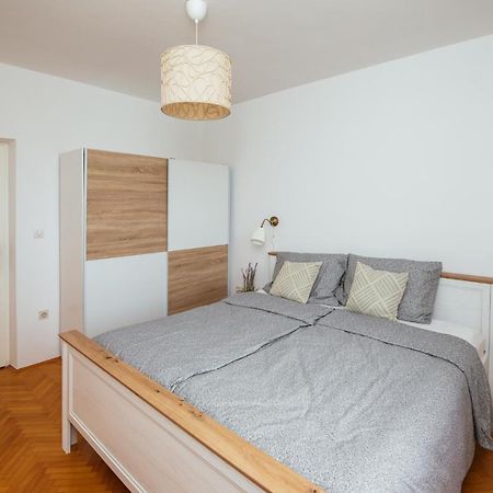 Apartment Michelin Primosten Exterior photo